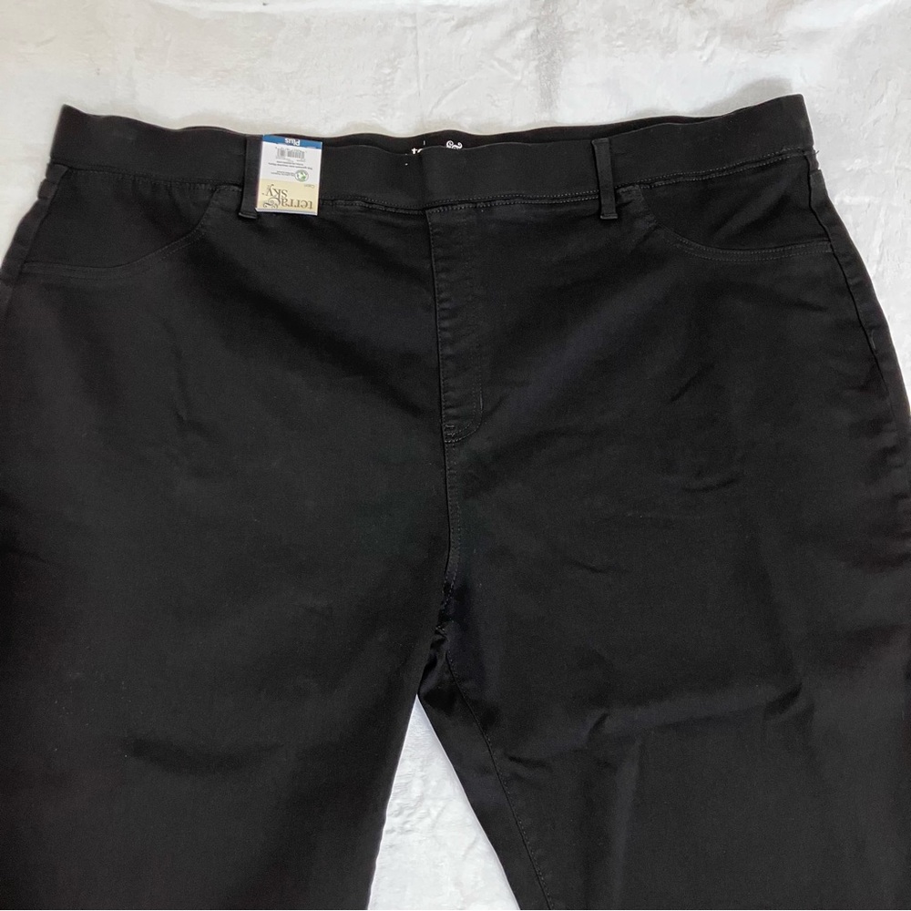 Terra & Sky Black Capris